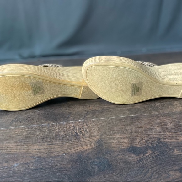 Tan sandals #B41 - Picture 4 of 4